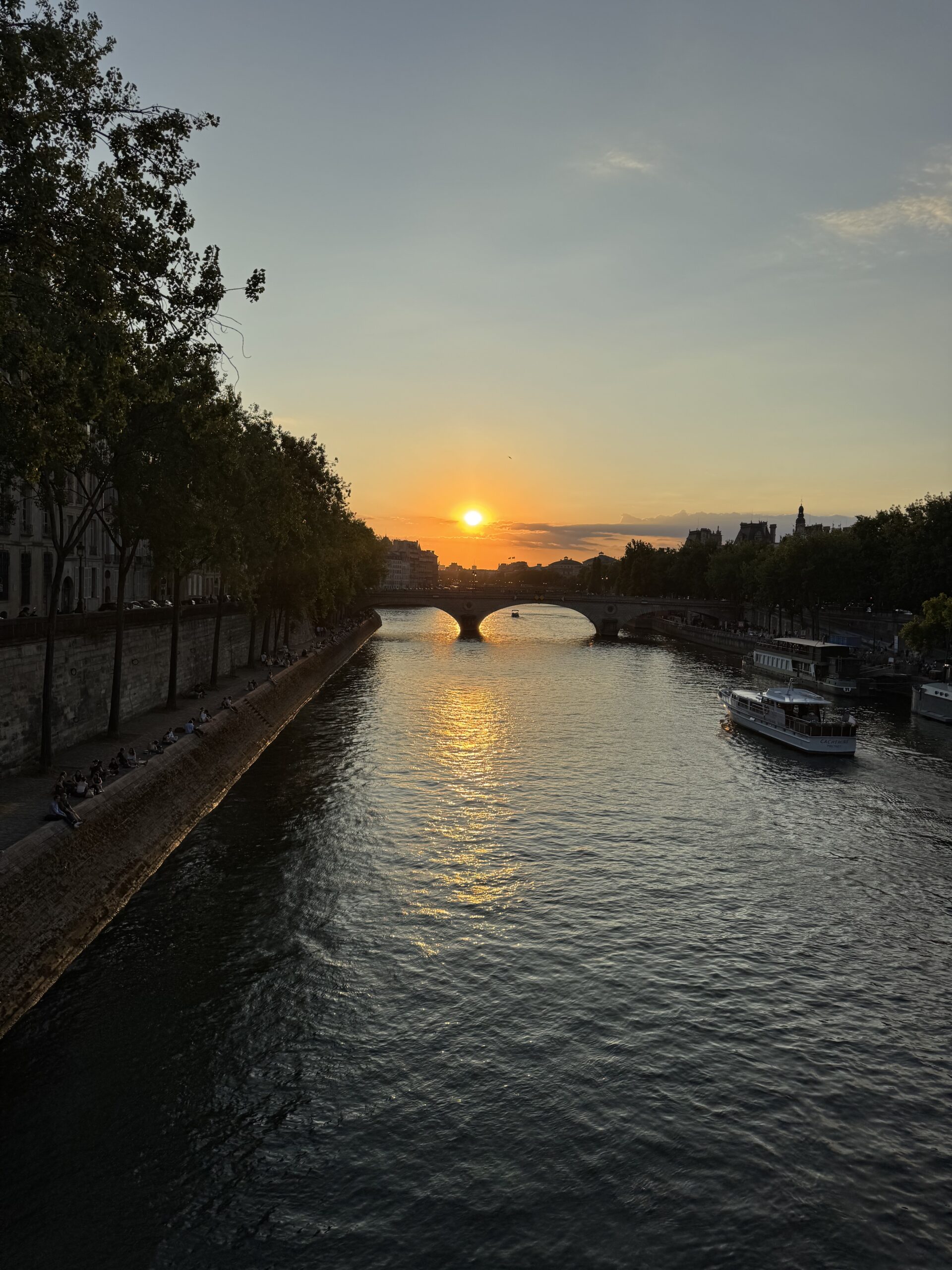 Sunset on ile saint louis.
