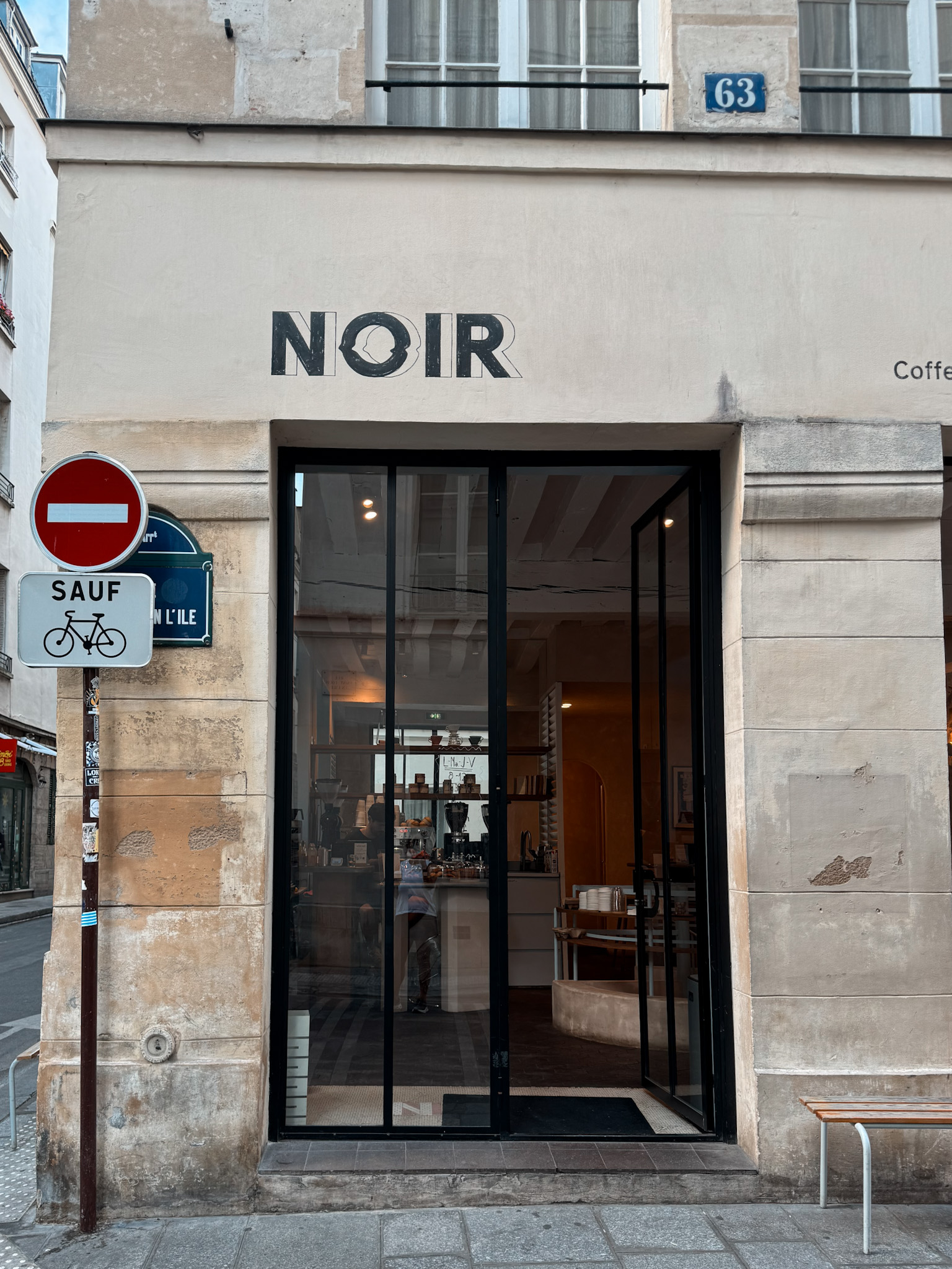 Exterior shot of Noir coffee in Paris.