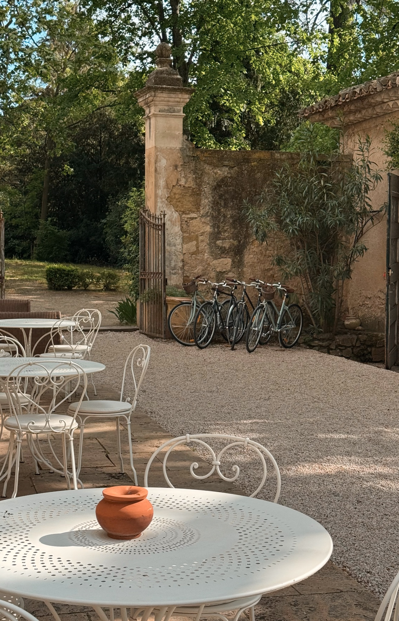 Bicycles and café tables in Lourmarin, illustrating arrival and slow travel when getting to Lourmarin in Provence