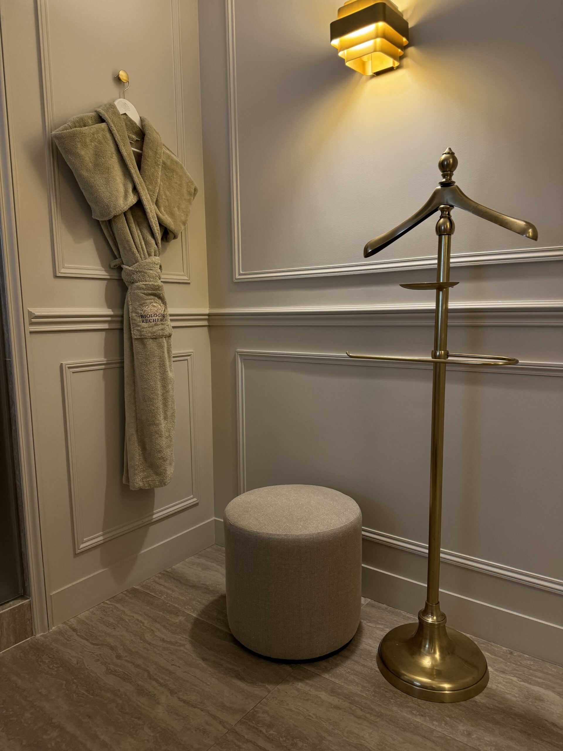 Biologique Recherche facial treat