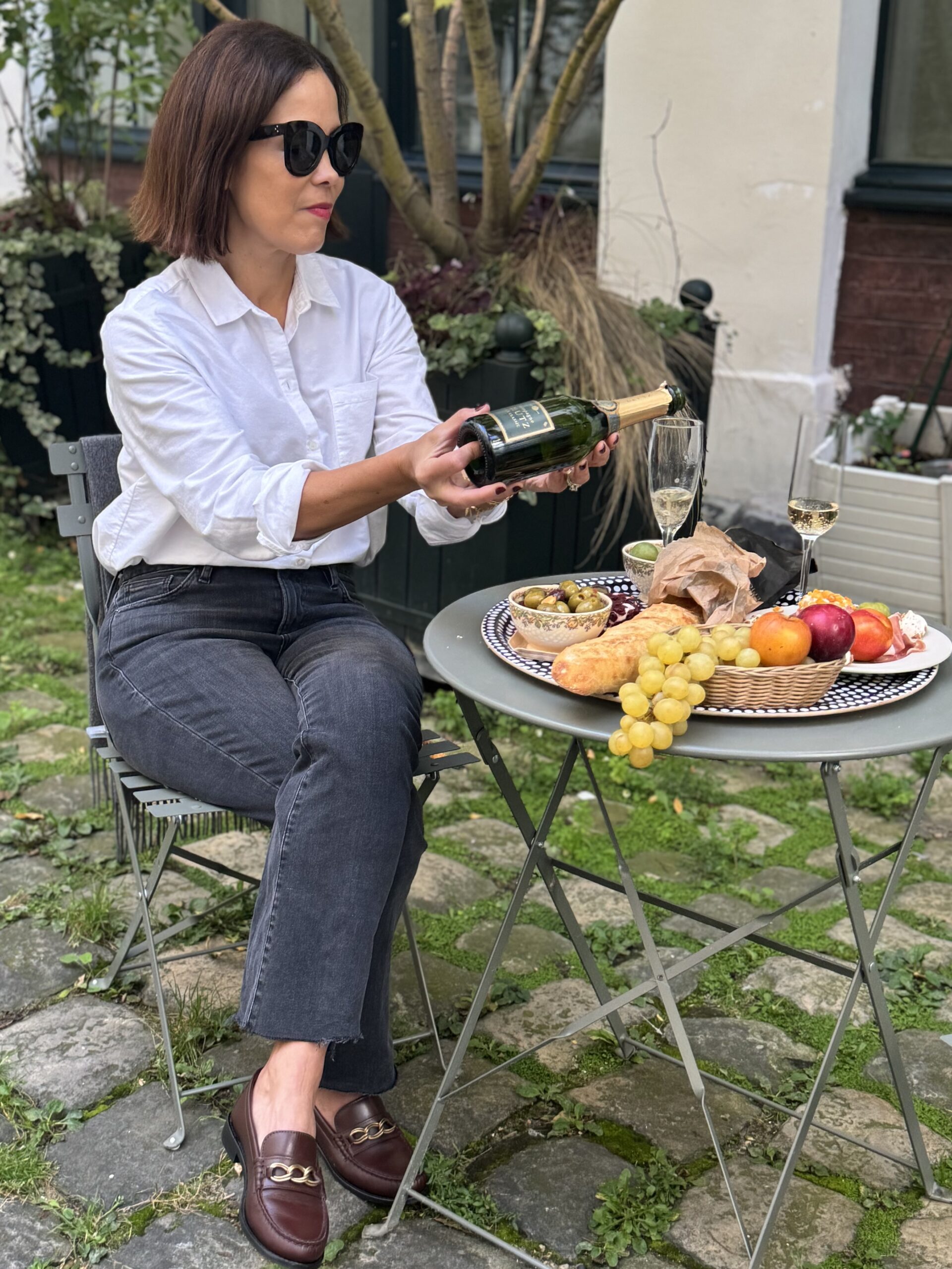 Evening apéro with wine, fruit on the table, and cheese and bread.
